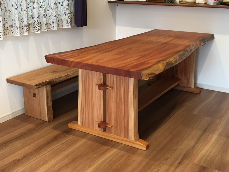 欅（ケヤキ）無垢一枚板 ダイニングテーブル 板脚上下貫型：一枚板ダイニングテーブルや座卓などの手作り家具