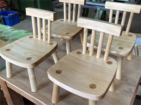 軽くて優しい風合いの檜(ヒノキ)