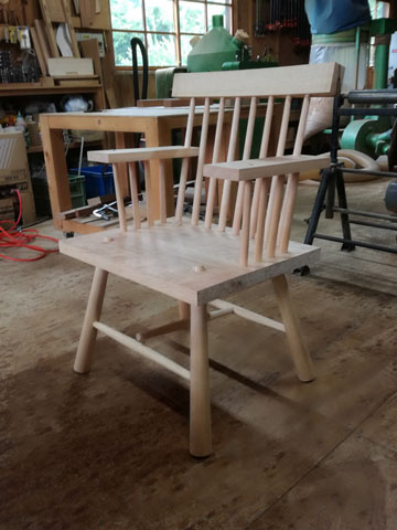 新作の手作り椅子