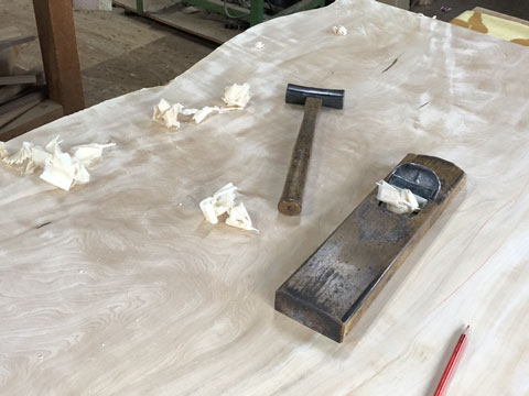 栃（トチ）無垢一枚板ダイニングテーブルとベンチのセット