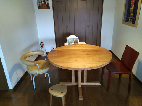 手作り家具の丸テーブル