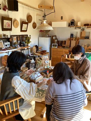 �~�j�`���A�G�{�̃X�g���b�v���