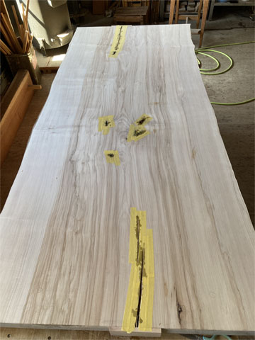 �Ȗ��C�ꖇ�_�C�j���O�e�[�u��