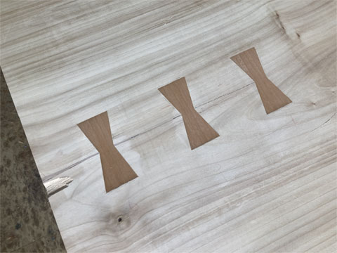 �Ȗ��C�ꖇ�_�C�j���O�e�[�u��