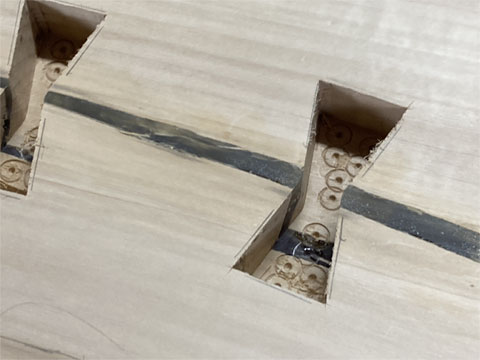 �Ȗ��C�ꖇ�_�C�j���O�e�[�u��