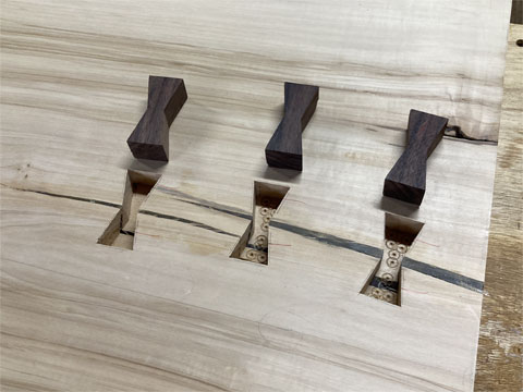 �Ȗ��C�ꖇ�_�C�j���O�e�[�u��