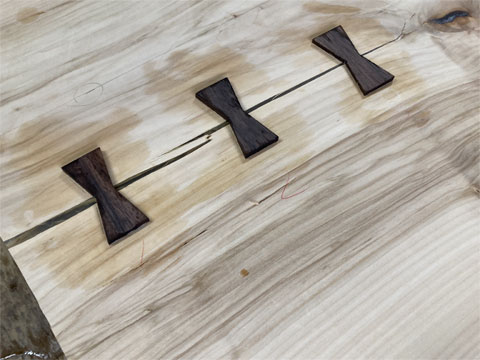 �Ȗ��C�ꖇ�_�C�j���O�e�[�u��