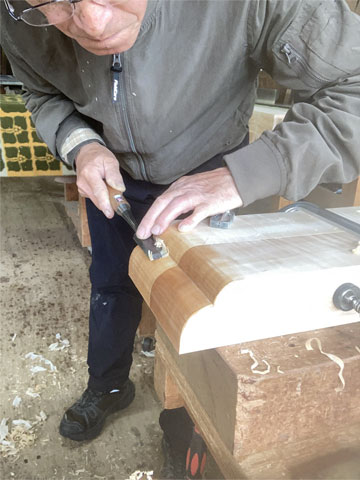 �Ȗ��C�ꖇ�_�C�j���O�e�[�u��