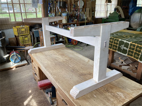 �_�C�j���O�e�[�u���̋r