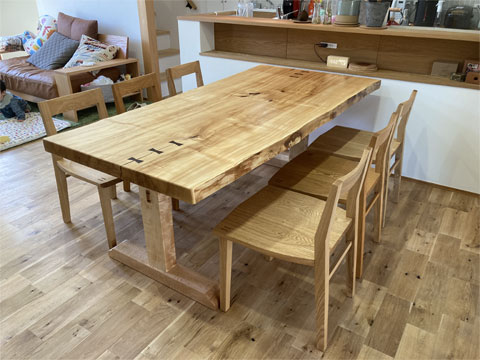 �Ȗ��C�ꖇ�_�C�j���O�e�[�u���Z�b�g