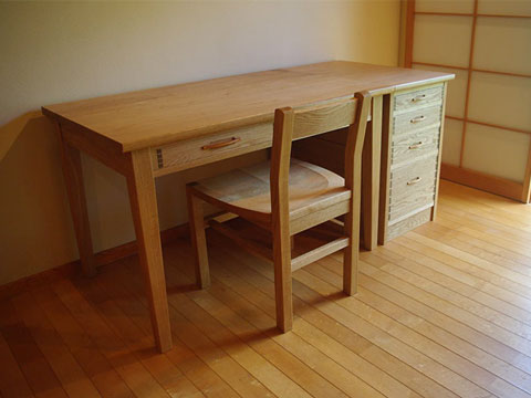 手作りオーダー家具「無垢一枚板で作った学習机」へのお客様の声