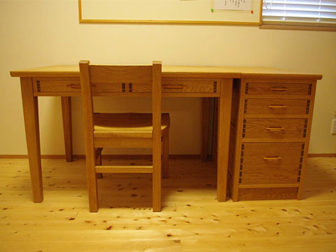 手作りオーダー家具「無垢一枚板で作った学習机」へのお客様の声