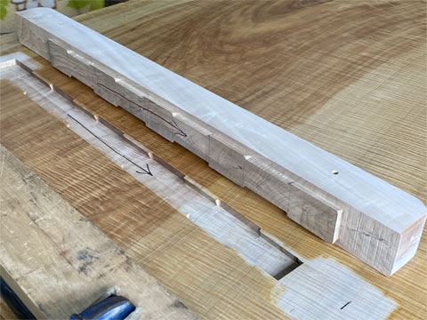 �ɏ�� �ȁi�g�`�j���C�ꖇ�� �_�C�j���O�e�[�u�� �r�����^