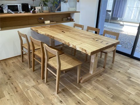 栃(トチ)無垢一枚板 ダイニングテーブル