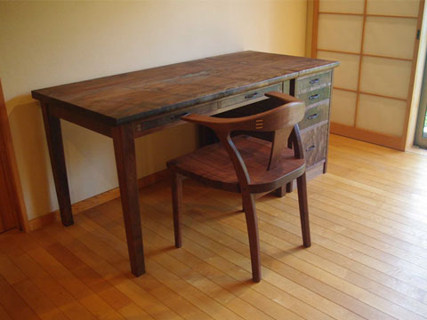 ウォールナット 学習机(無垢一枚板特別仕様)