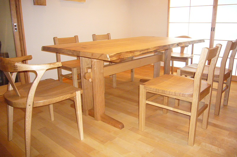 ダイニングテーブルと座卓の脚：ダイニングテーブルや手作り家具の 