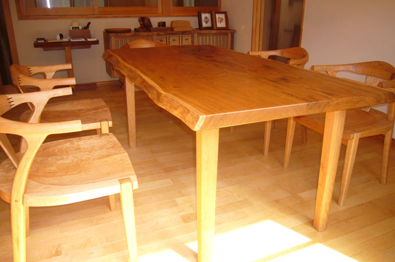 ダイニングテーブルと座卓の脚：ダイニングテーブルや手作り家具の 