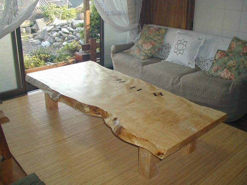 栃（トチ）無垢一枚板 座卓：ダイニングテーブルや手作り家具の 