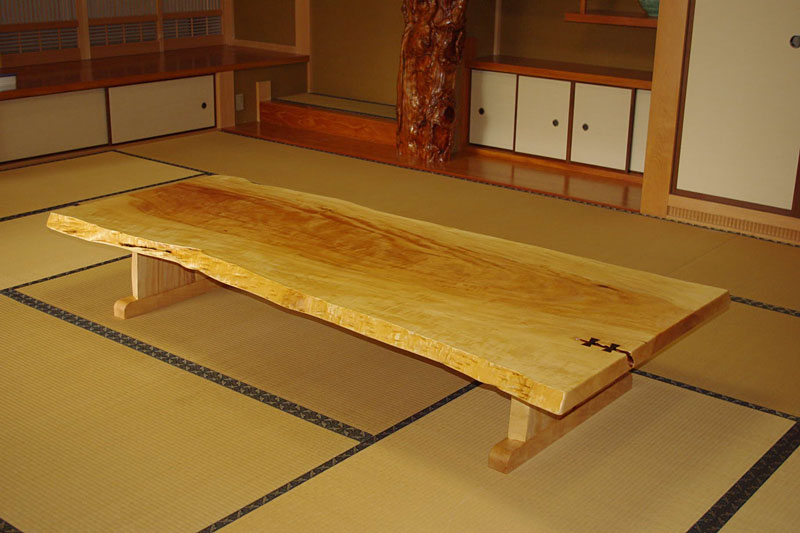 栃（トチ）無垢一枚板 座卓：ダイニングテーブルや手作り家具の 