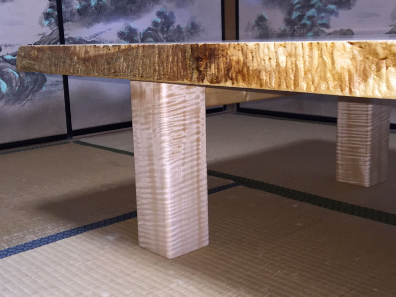 極上杢栃トチ無垢一枚板 座卓：ダイニングテーブルや手作り